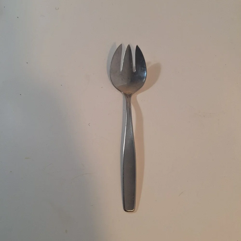 Modern Living - Rogers Cutlery Co‎ Satin Stainless Meat Serving Fork